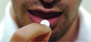 Los pacientes dependientes a opiáceos infectados con VIH y hepatitis C requieren dosis más altas de metadona
