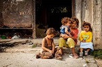 niños crecen en la pobreza